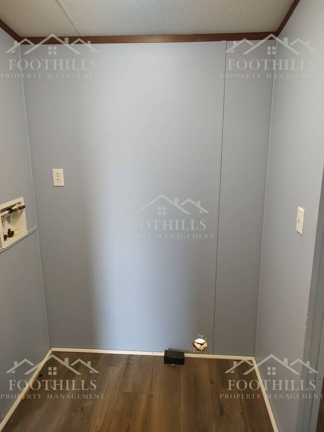 Building Photo - 101 P-9-121