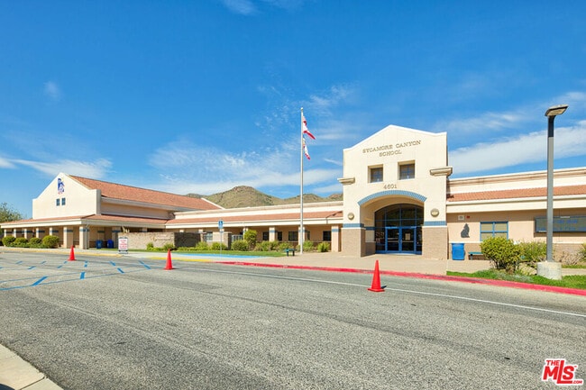 Building Photo - 4566 Via Del Rancho