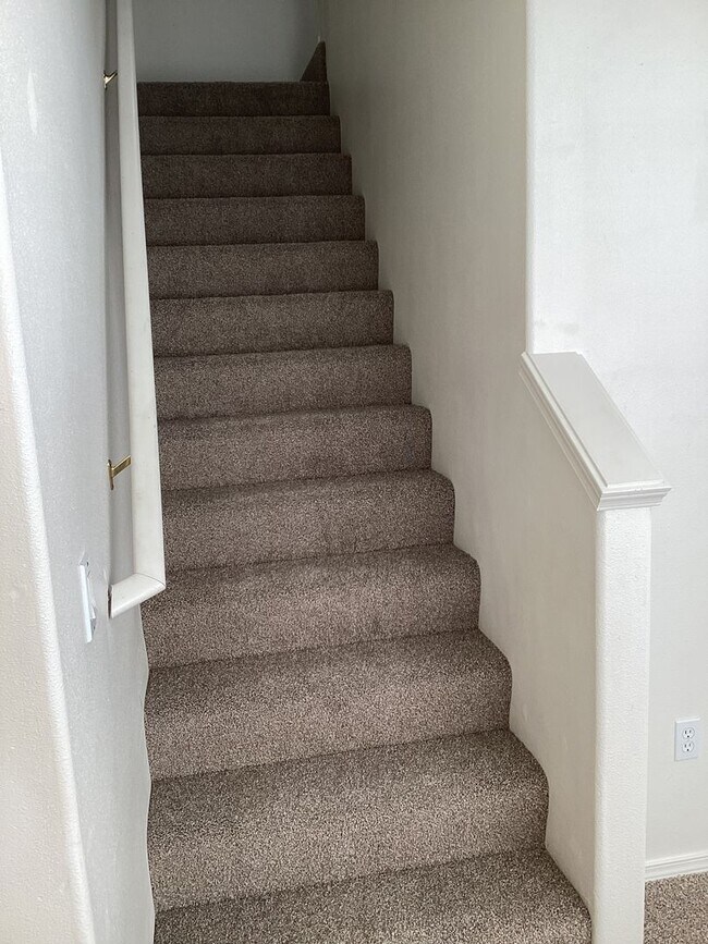 Building Photo - r1813/1815/1817