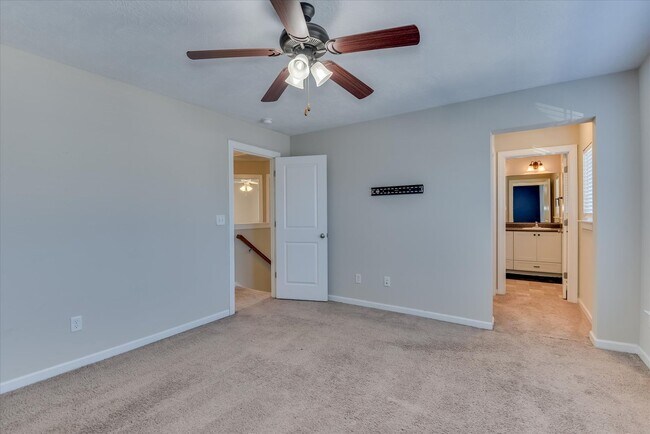 Building Photo - 3 Bedroom 2.5 Bath in Canterbury Farms!