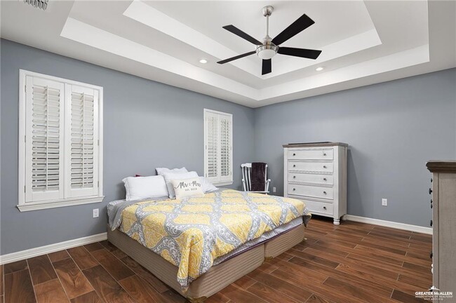 Building Photo - 13 Kingsborough Ave