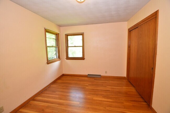 Building Photo - Beautiful 3 Bedroom Home over Looking Lake Chapin