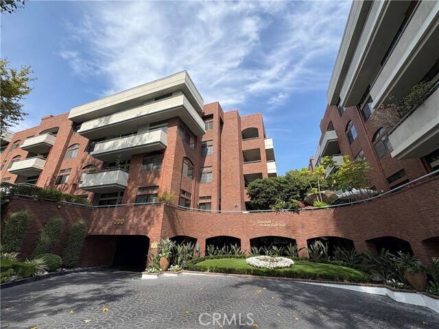 Primary Photo - 200 N Swall Dr