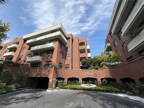Building Photo - 200 N Swall Dr