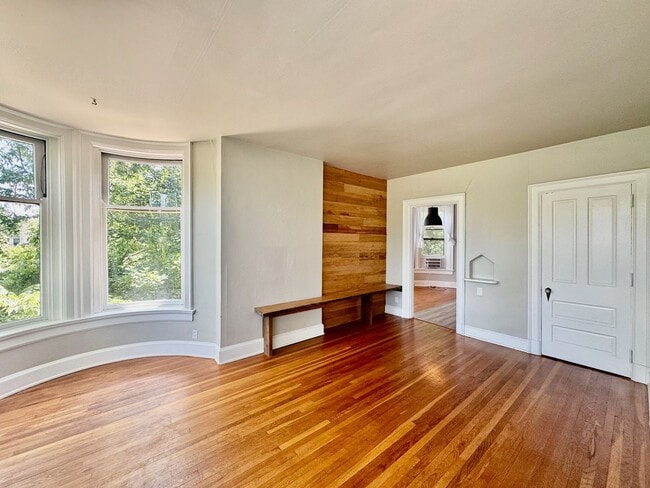 Building Photo - 211 Loraine Ave