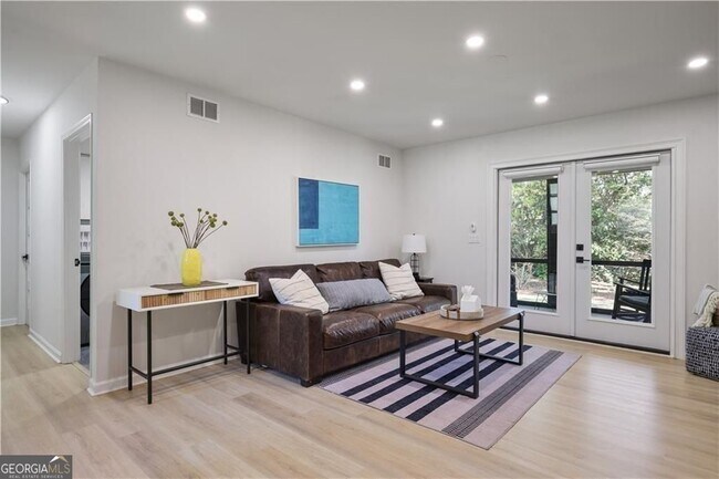 Building Photo - 677 Hillandale Cir