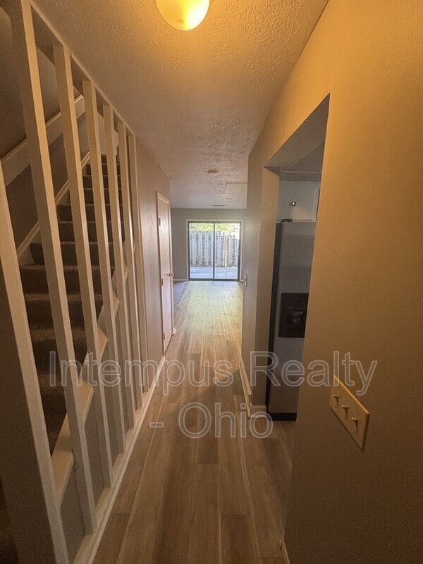 Building Photo - 10 King Arthur Ct