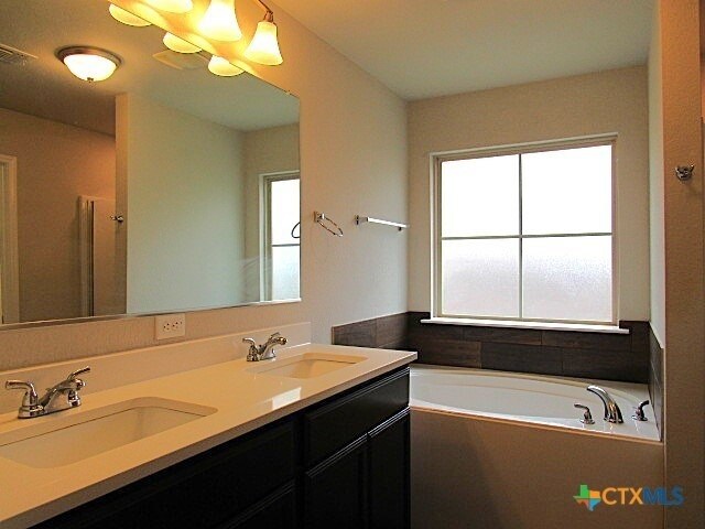 Building Photo - 613 Hobby Rd