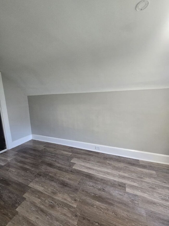 Building Photo - 3 Bedroom Single Family | EDEN and CMHA Section 8 Welcomed