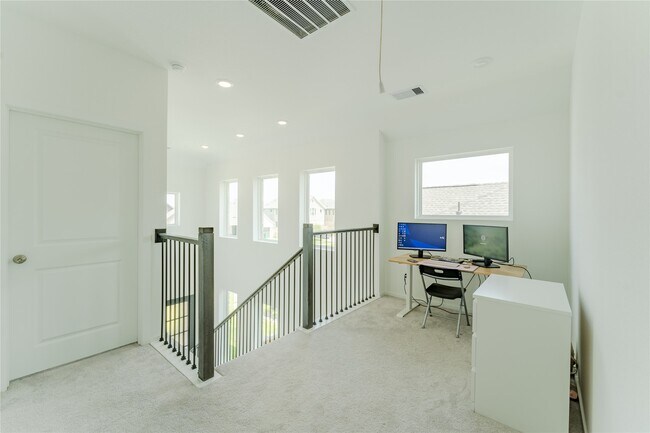 Building Photo - 6371 Iron Clover Dr