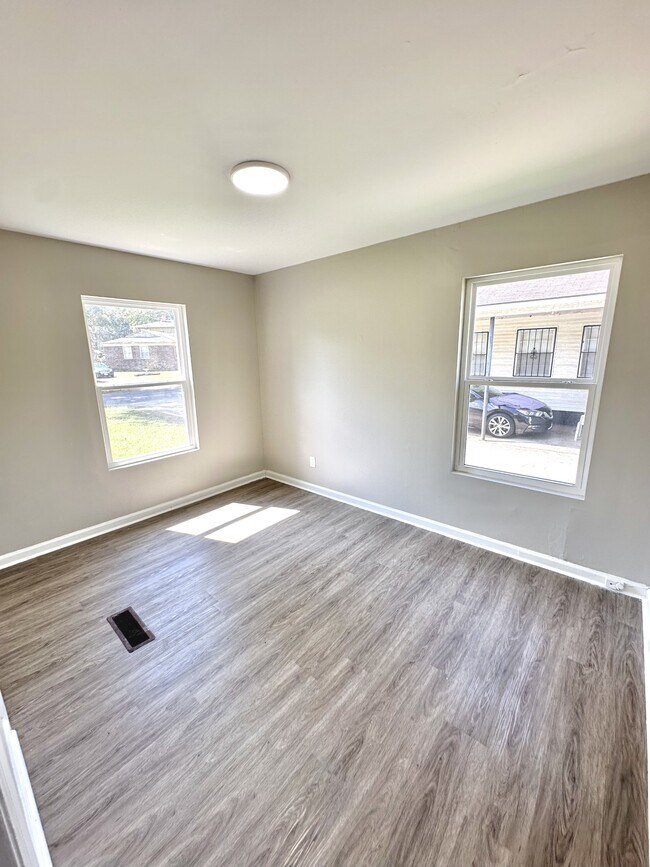 Building Photo - 1708 58th Ave N