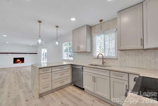 Building Photo - 7404 Shadowlake Dr