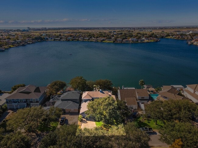 Building Photo - 2913 Beluche Dr