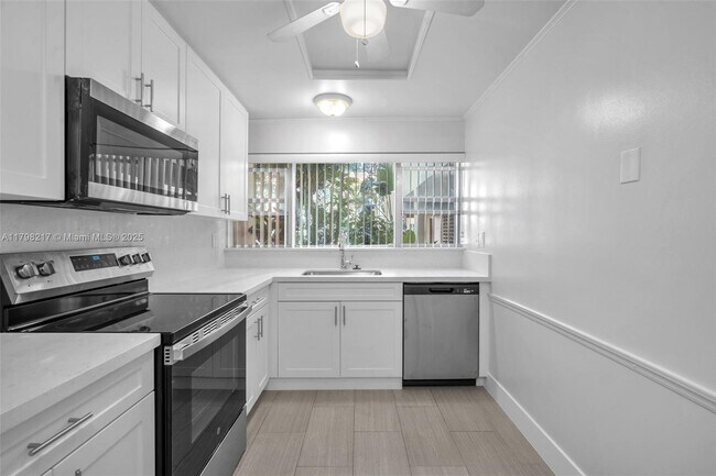 Primary Photo - 940 NE 199th St
