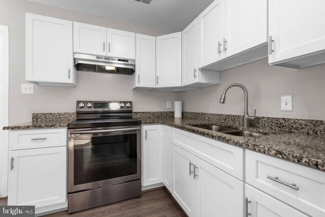 Building Photo - 45 Heritage Ct