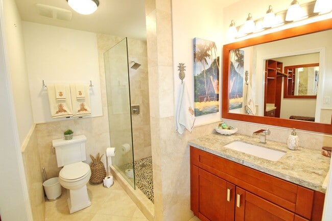 Building Photo - Beach Style 2 bed/2bath Luxury Condo - Finely Furnished - Steps from the Beach - Resort Amenities -