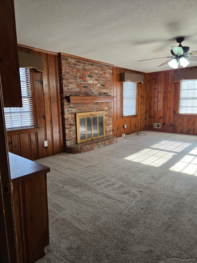 Building Photo - 9 Brookspring Cir