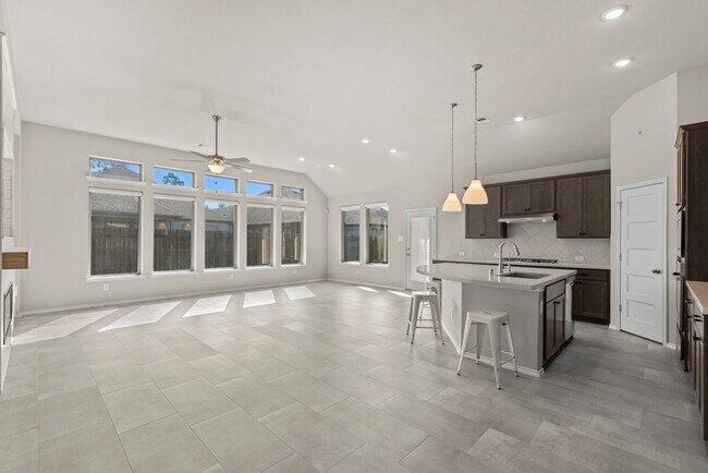 Building Photo - 25402 Kidwiler Dr