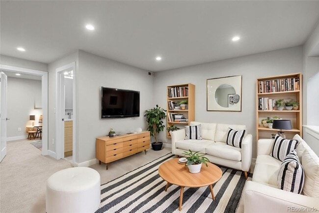 Building Photo - Cherry Creek Townhome - 4 Bed, 4 Bath, Detached Garage