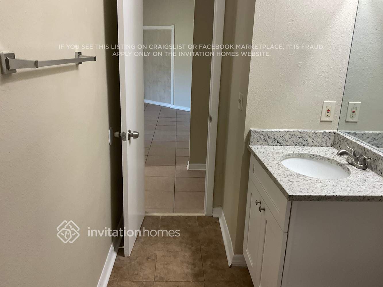 Building Photo - 1726 Lk Crst Ave