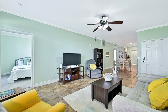 Building Photo - 7000 Seawall Blvd