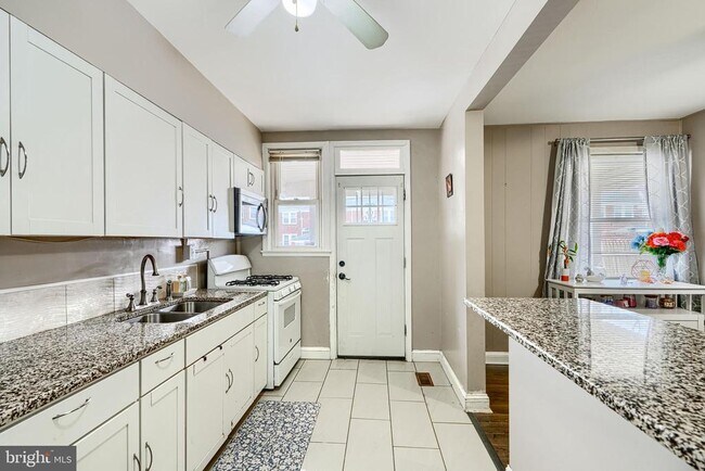 Building Photo - 1543 Lochwood Rd