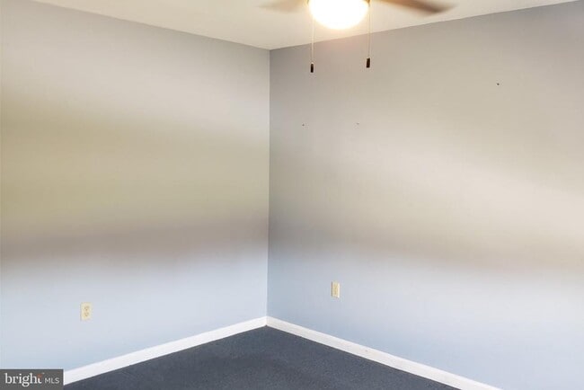 Building Photo - 172 Street Rd