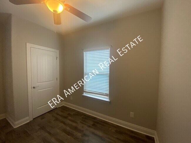 Building Photo - 8461 Laredo St