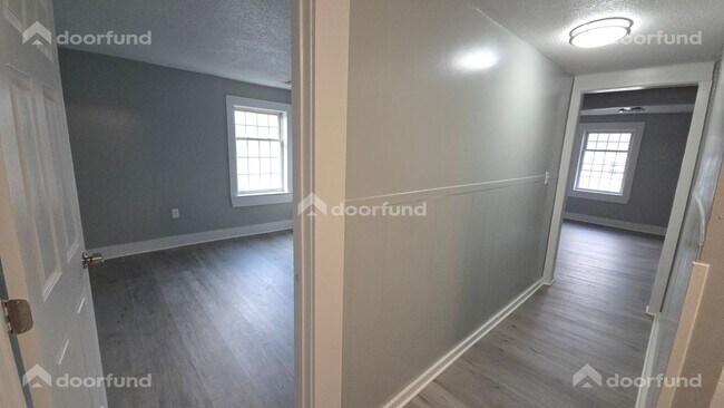 Building Photo - 418 River St