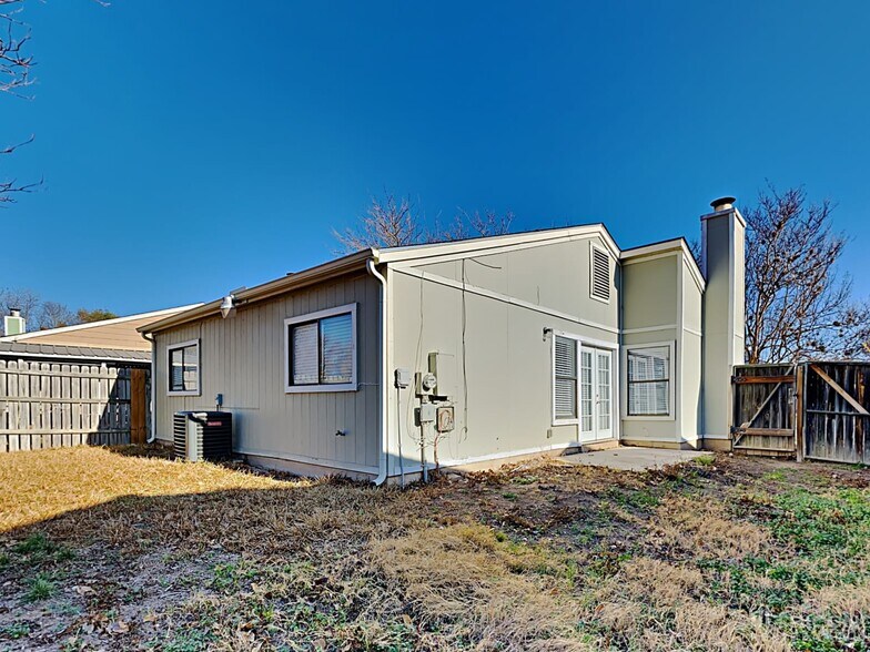 Building Photo - 6333 Village Club