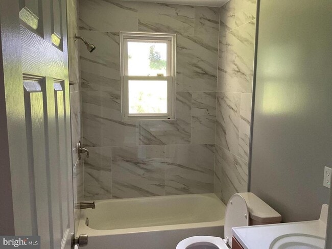 Building Photo - 5103 Acorn Dr