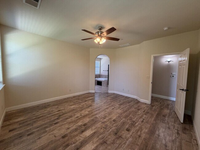 Building Photo - 5867 E Laurite Ave