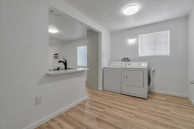 Building Photo - 5820 Dewey Blvd