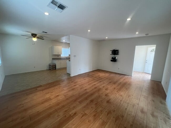 Building Photo - 17430 Gledhill St
