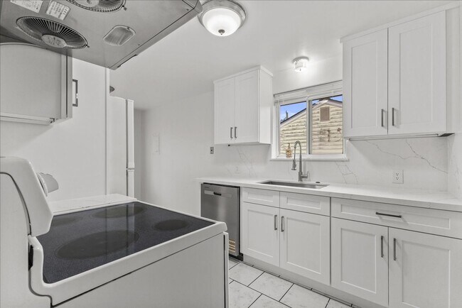 Building Photo - Bright and Updated Beacon Hill Rambler