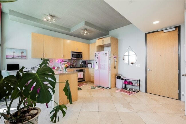 Building Photo - 353 E Bonneville Ave