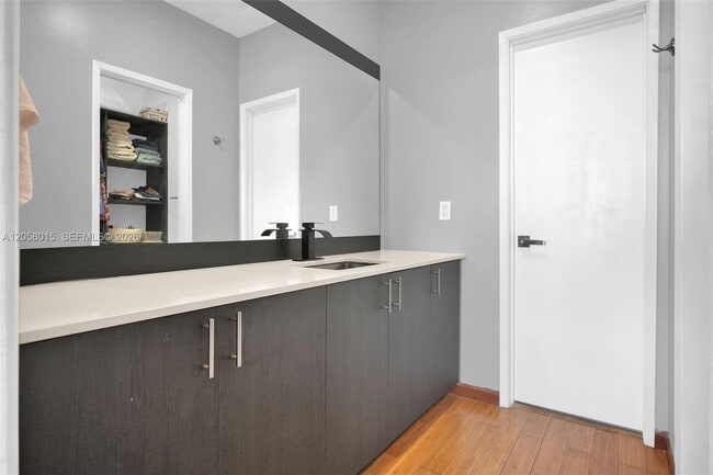 Building Photo - 9177 Fontainebleau Blvd