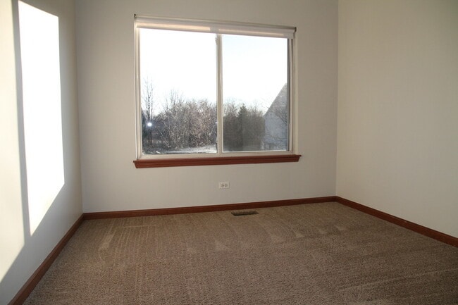 Building Photo - 694 Lincoln Station Dr