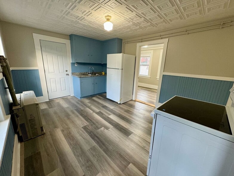 Interior Photo - 17 Sullivan St