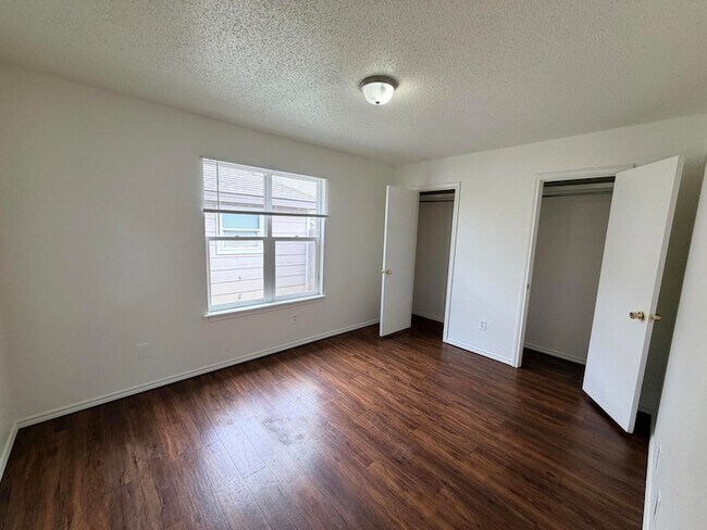 Building Photo - 817 Ute Ave