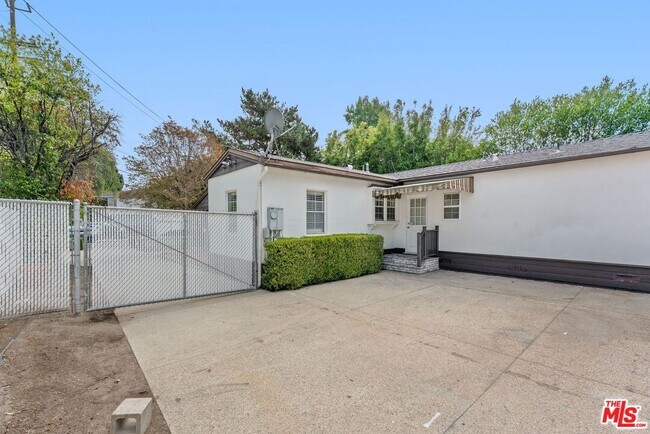 Building Photo - 125 Evergreen St