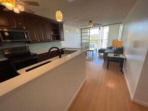 Building Photo - Gorgeous renovated high-floor apartment in great building.