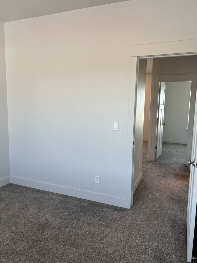Building Photo - Beautiful 4 bed 2.5 bath home in the desirable Summerfield Subdivision