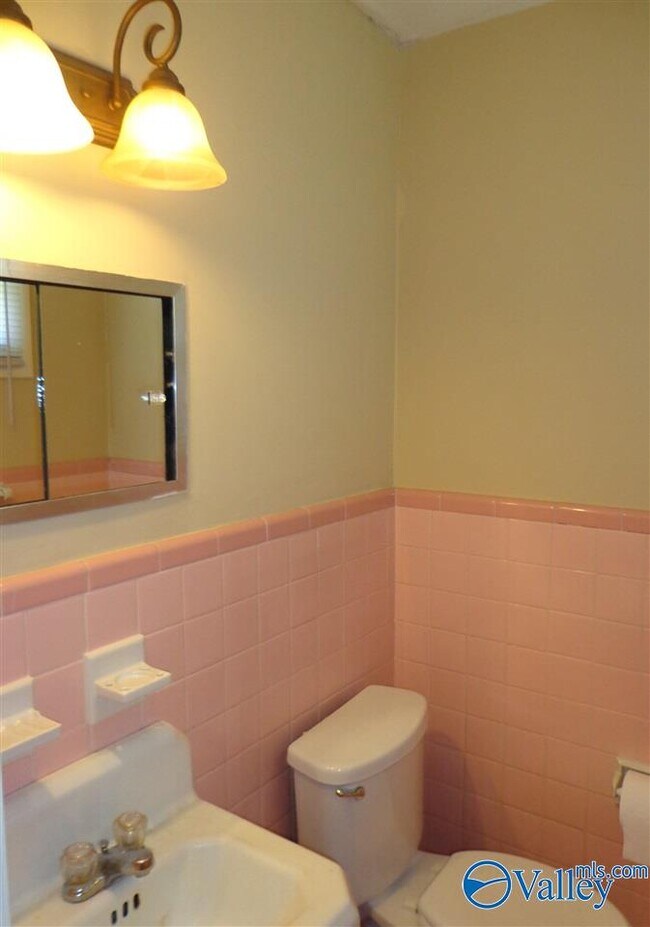 Building Photo - 7705 Holland Dr SW