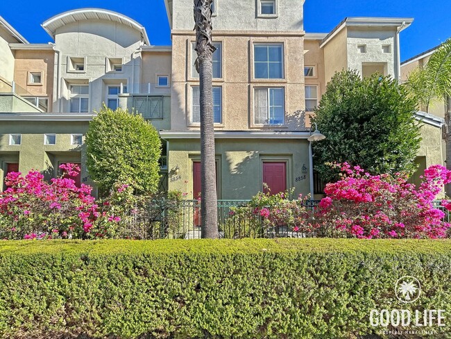 Building Photo - Beautiful 3BD/3BA W/ A/C, Attached Garage, and Community Pool in Kearny Mesa!