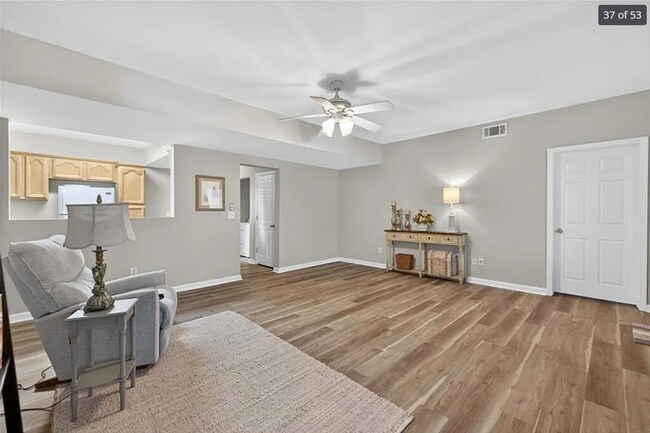 Building Photo - 5 Bed 4 Bath Multi Family House