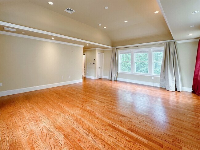 Building Photo - 62 Country Club Ln
