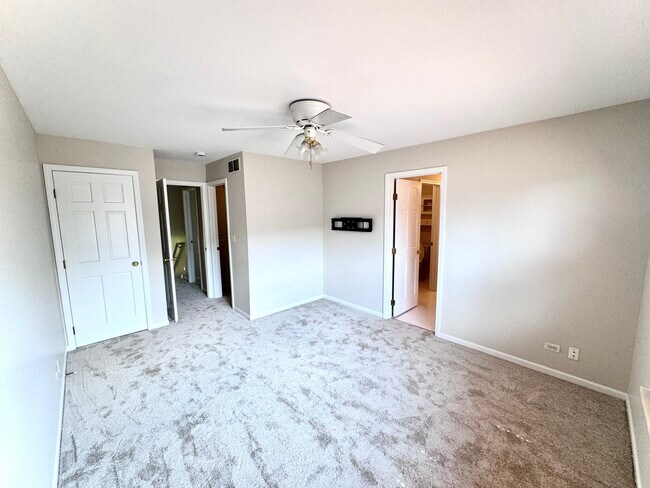 Building Photo - 2424 Courtyard Cir