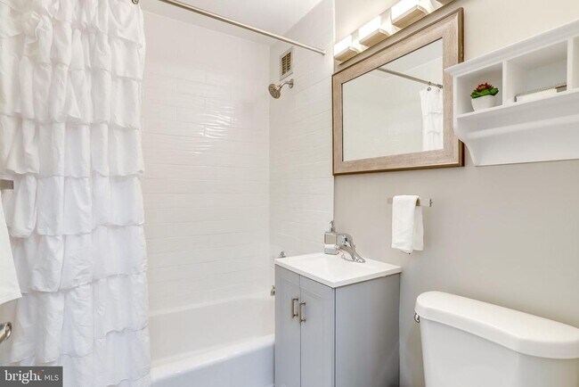 Building Photo - 1011 Arlington Blvd