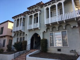 Building Photo - 358 N Gardner St